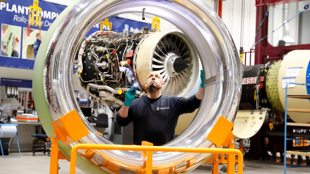 Produktion und Wartung von Flugzeug Triebwerken bei Rolls-Royce Berlin