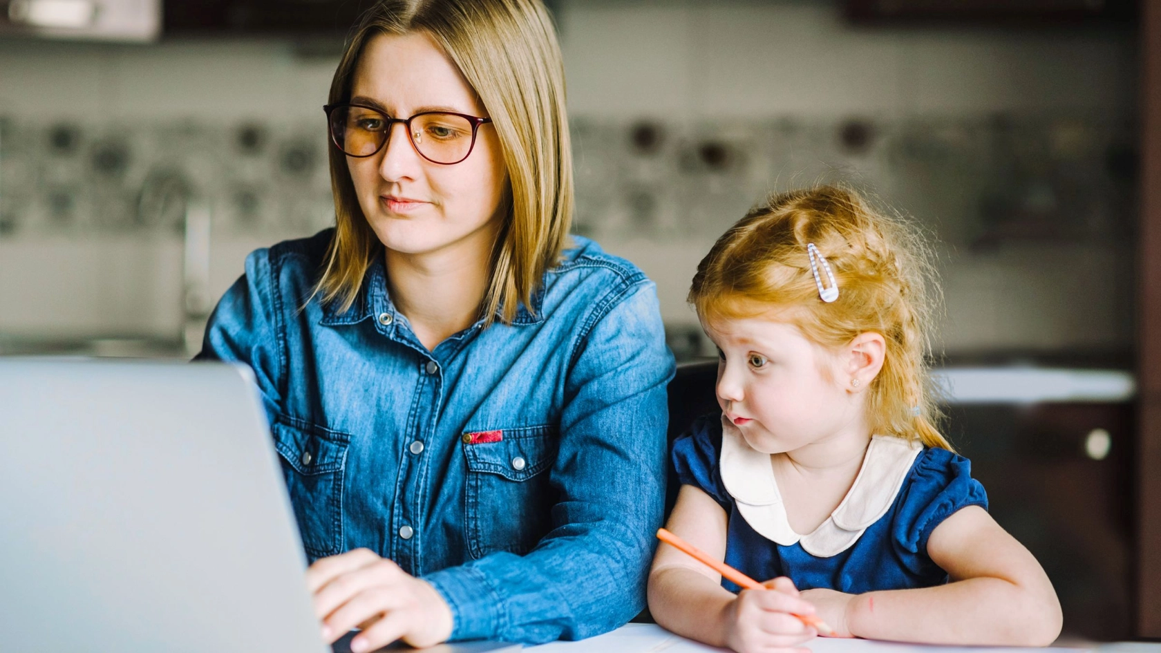 20210223_mutter_kind_laptop_001