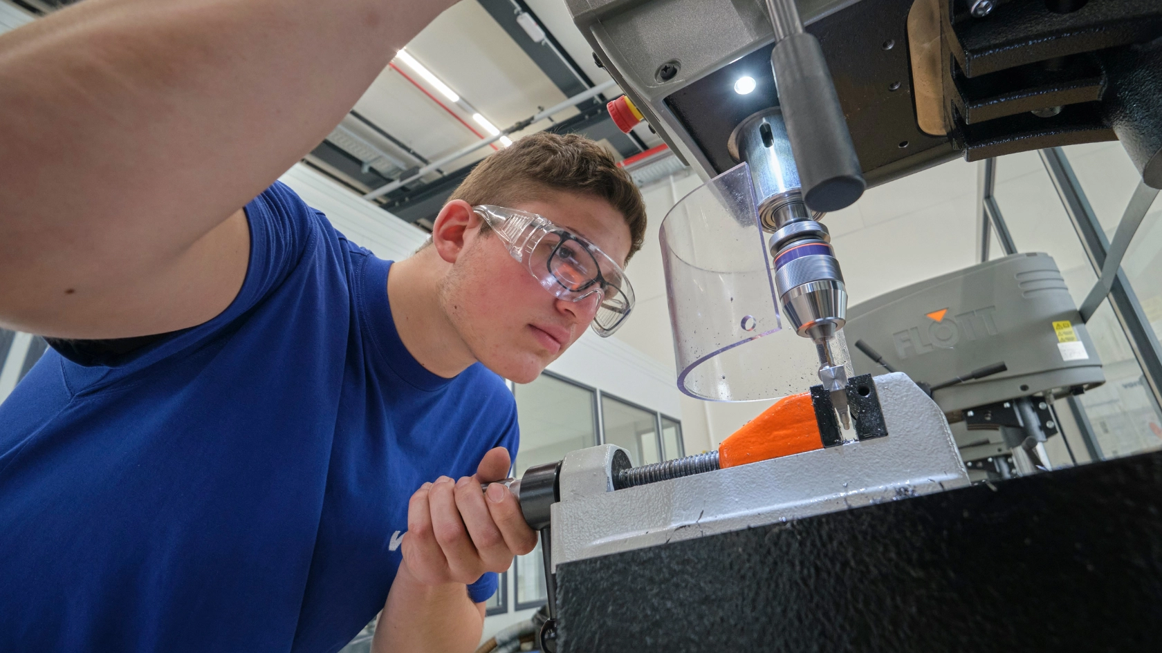 Auszubildender Robin Bunz bei Voith in Heidenheim