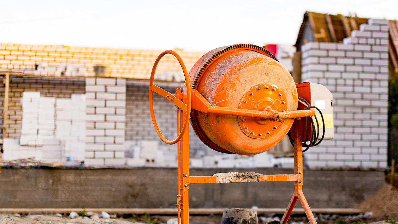 Betonmischmaschine auf einer Baustelle