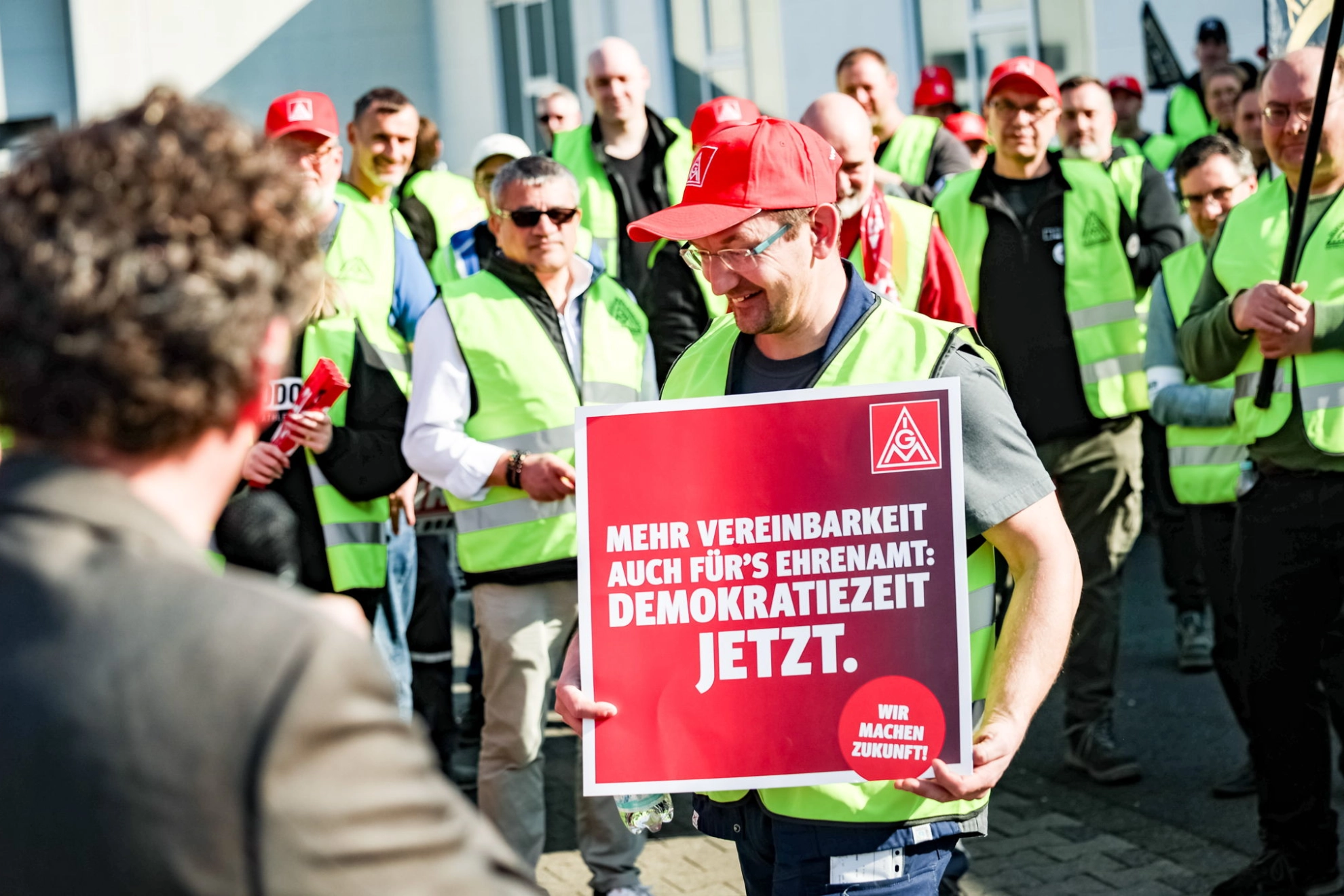 Warnstreik zur Tarifrunde Textil und Bekleidung West 2025 in Geldern