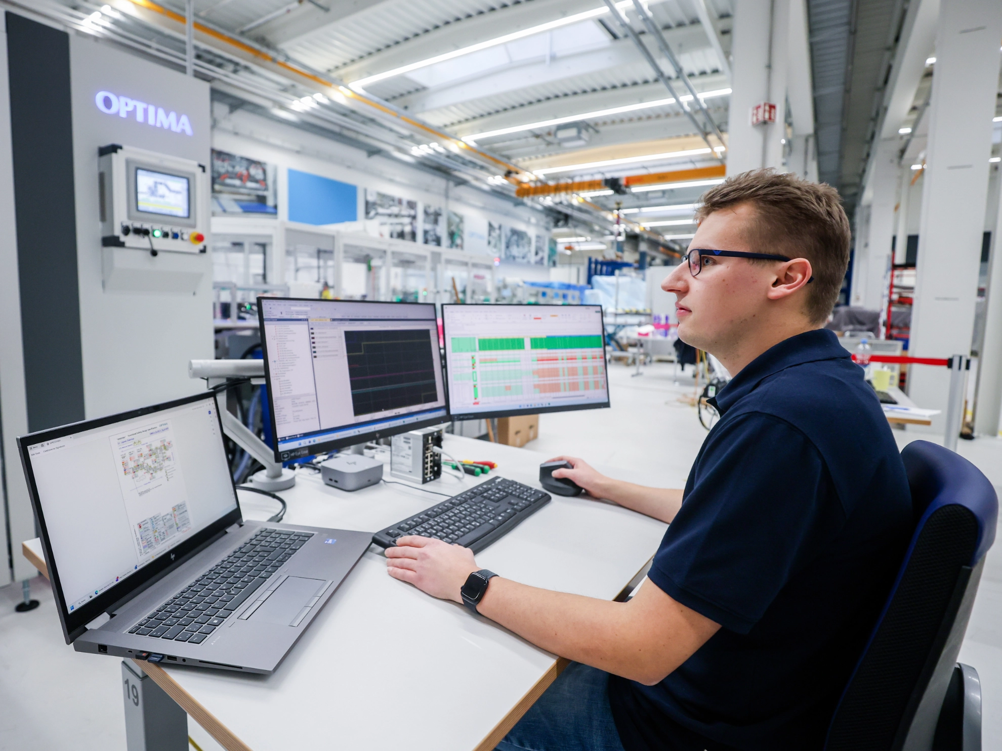 28.11.2025, Schwäbisch Hall: Optima Mitarbeiter Dennis Schmeiss. Foto: IGM/Christoph Schmidt 