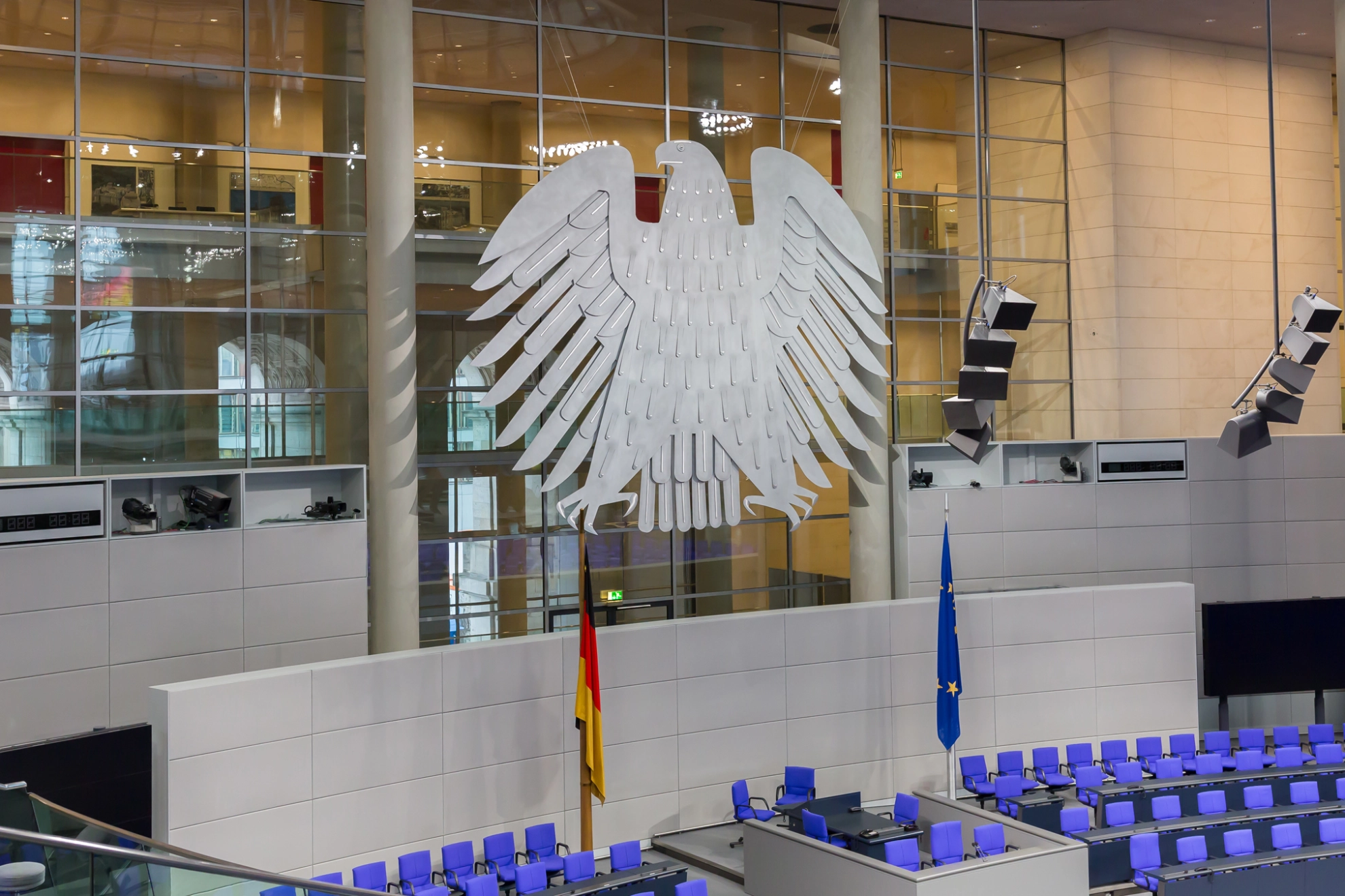 Blick in den leeren Plenarsaal des Deutschen Bundestages