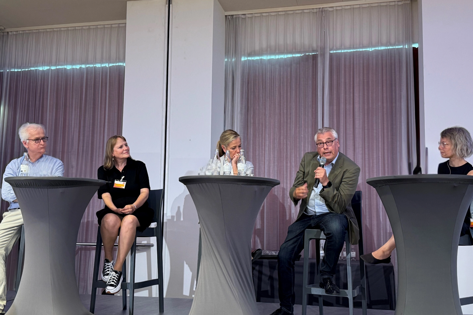Podium der 20. Fachtagung für Personal in der beruflichen Bildung 2025