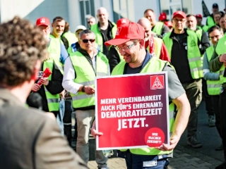 Warnstreik zur Tarifrunde Textil und Bekleidung West 2025 in Geldern