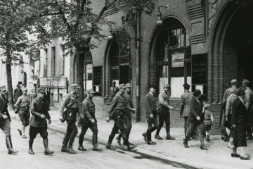 2. Mai 1933: Nazis überfallen Gewerkschaftshäuser