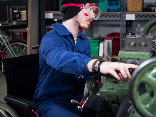 Schwerbehinderung_Mann_Rollstuhl