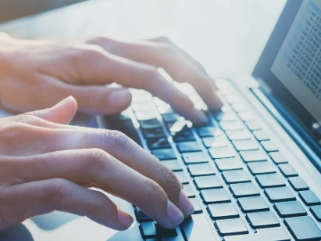 Menschenfeindlichkeit im Netz begegnen