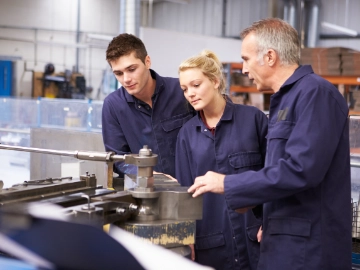  Engineer Teaching Apprentices To Use Tube Bending Machine