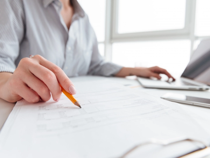 Prüfen, Stift, Laptop